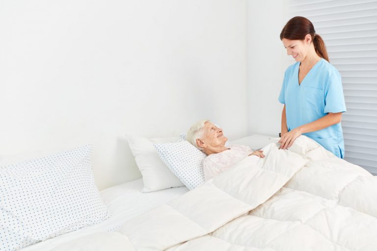 A Complete Guide for People Taking Care of a BedBound Senior