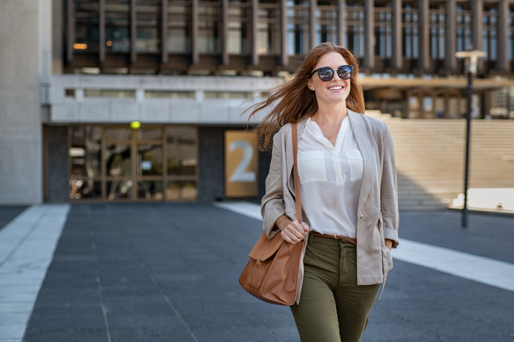 woman wearing blazer carrying side bag