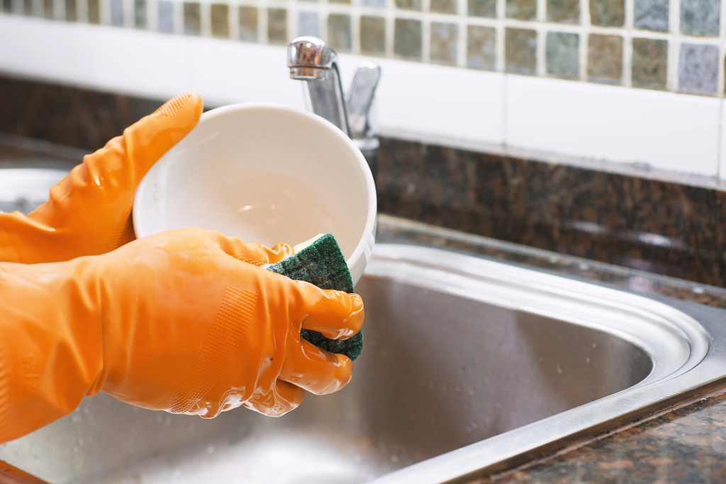 Dishwashing in progress